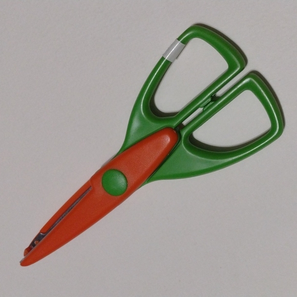 3/$15 Provo Craft Scissors - Picture 2 of 4